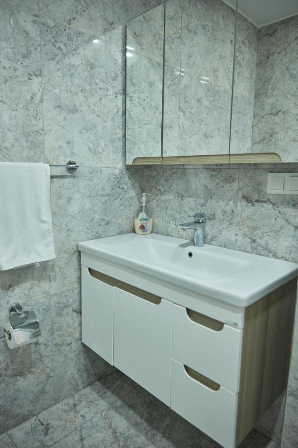 Daire Great View Of Taksim Square, Luxury Furnished On Main Street Of Taksim, Partial Sea View *
