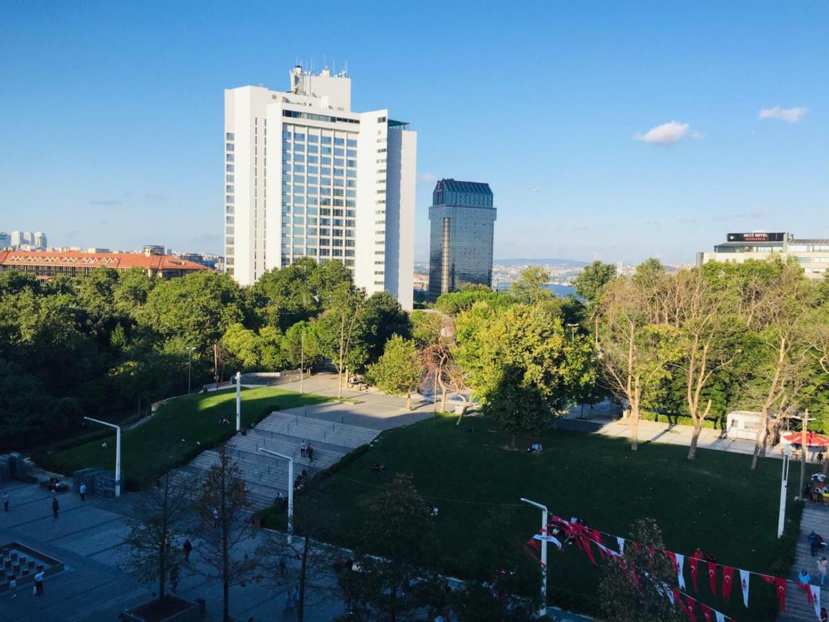 Great View Of Taksim Square, Luxury Furnished On Main Street Of Taksim, Partial Sea View Daire *