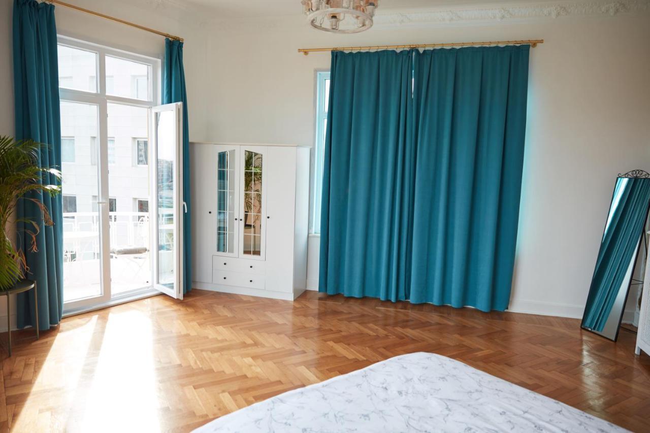 Apartment Great View Of Taksim Square, Luxury Furnished On Main Street Of Taksim, Partial Sea View *