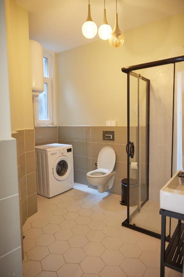 Apartment Great View Of Taksim Square, Luxury Furnished On Main Street Of Taksim, Partial Sea View