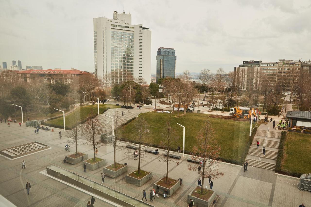 Apartment Great View Of Taksim Square, Luxury Furnished On Main Street Of Taksim, Partial Sea View *