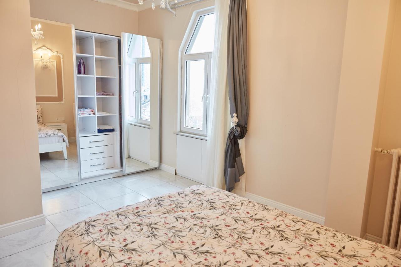 Apartment Great View Of Taksim Square, Luxury Furnished On Main Street Of Taksim, Partial Sea View Istanbul