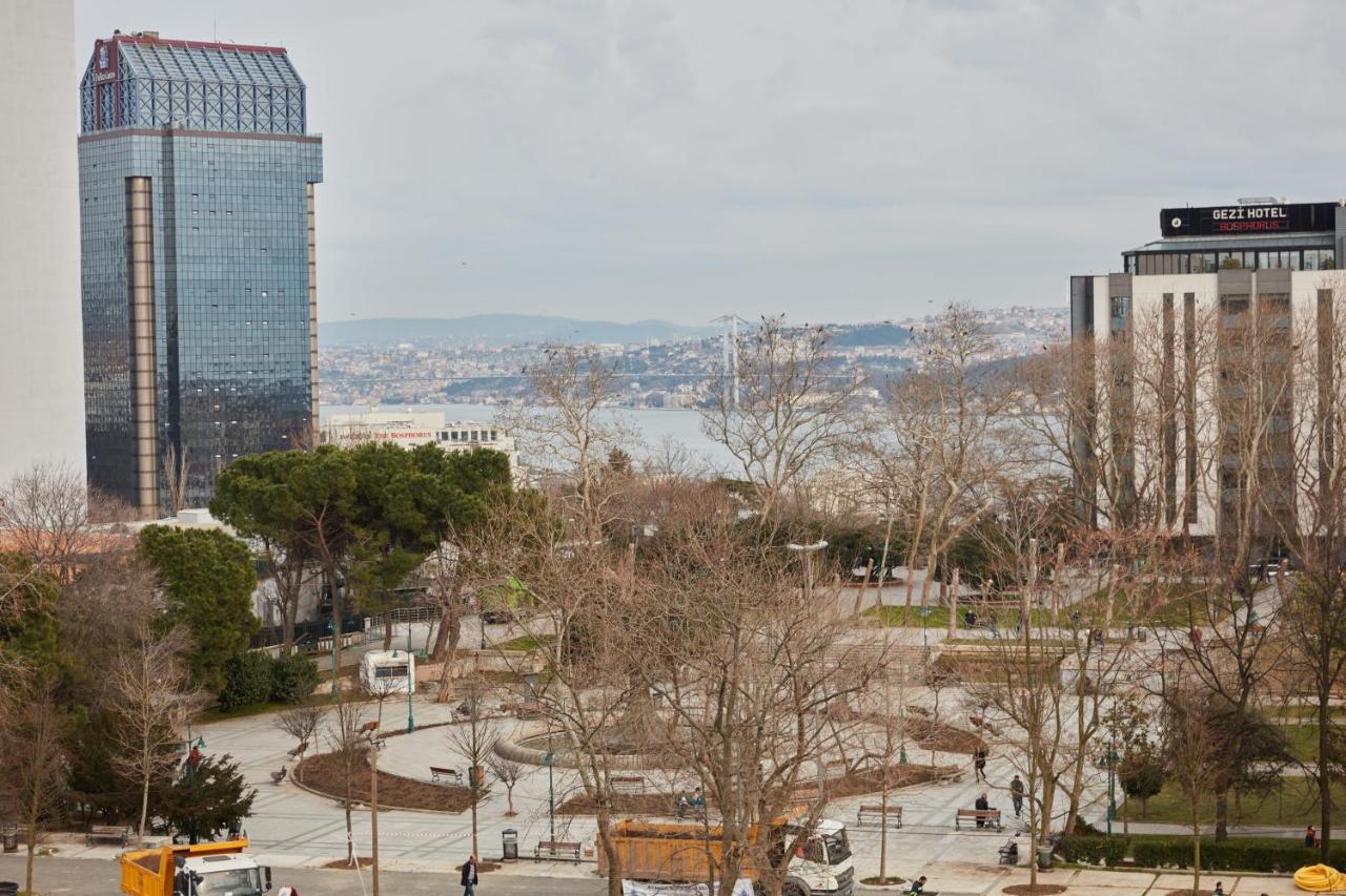 Apartment Great View Of Taksim Square, Luxury Furnished On Main Street Of Taksim, Partial Sea View *