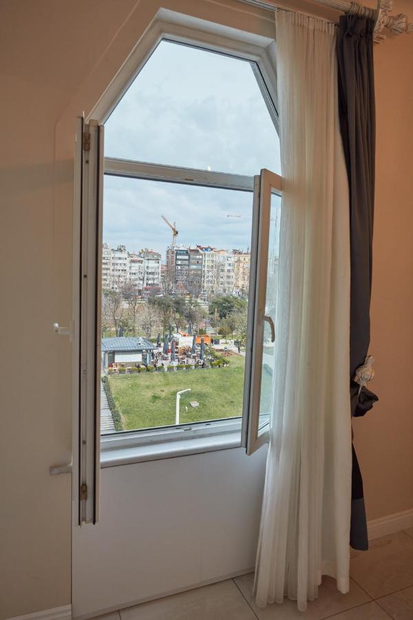 Apartment Great View Of Taksim Square, Luxury Furnished On Main Street Of Taksim, Partial Sea View