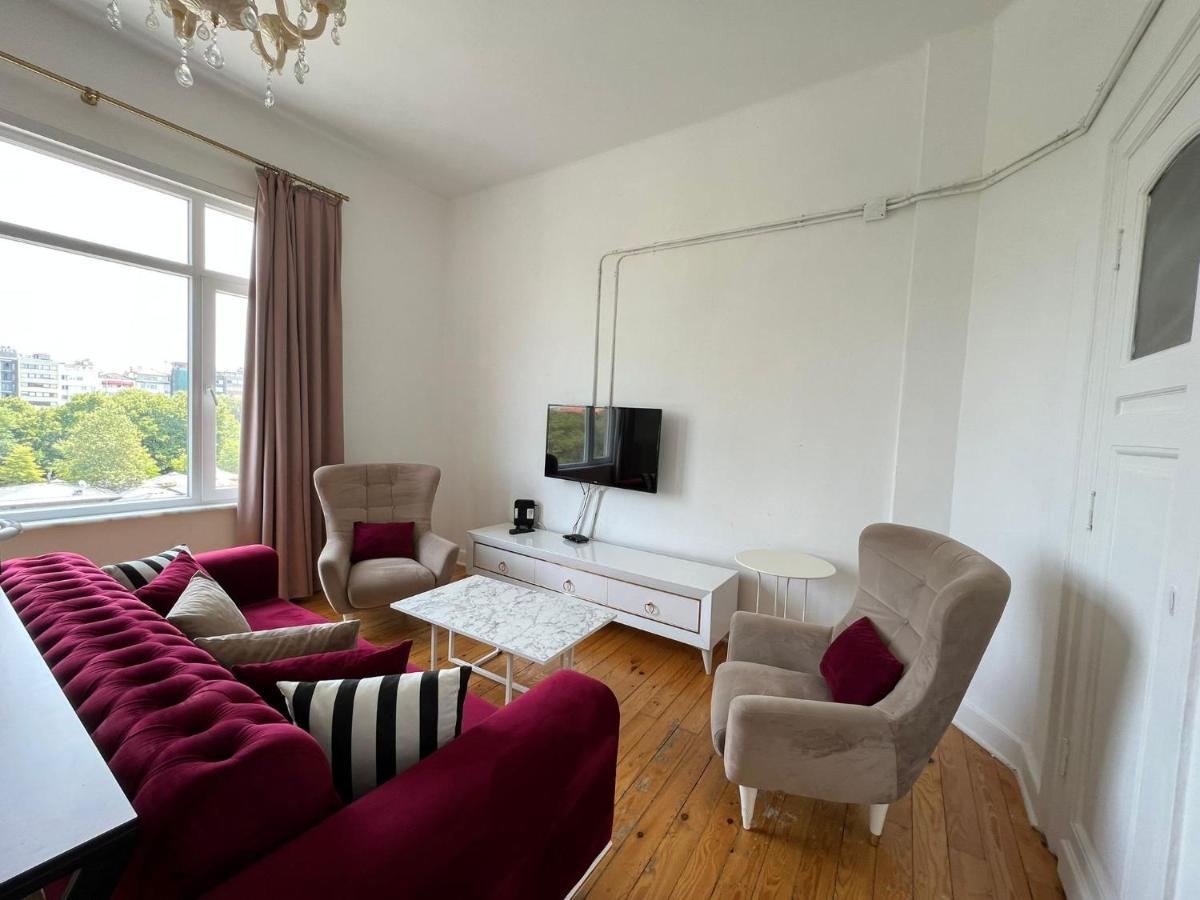 Apartment Great View Of Taksim Square, Luxury Furnished On Main Street Of Taksim, Partial Sea View *