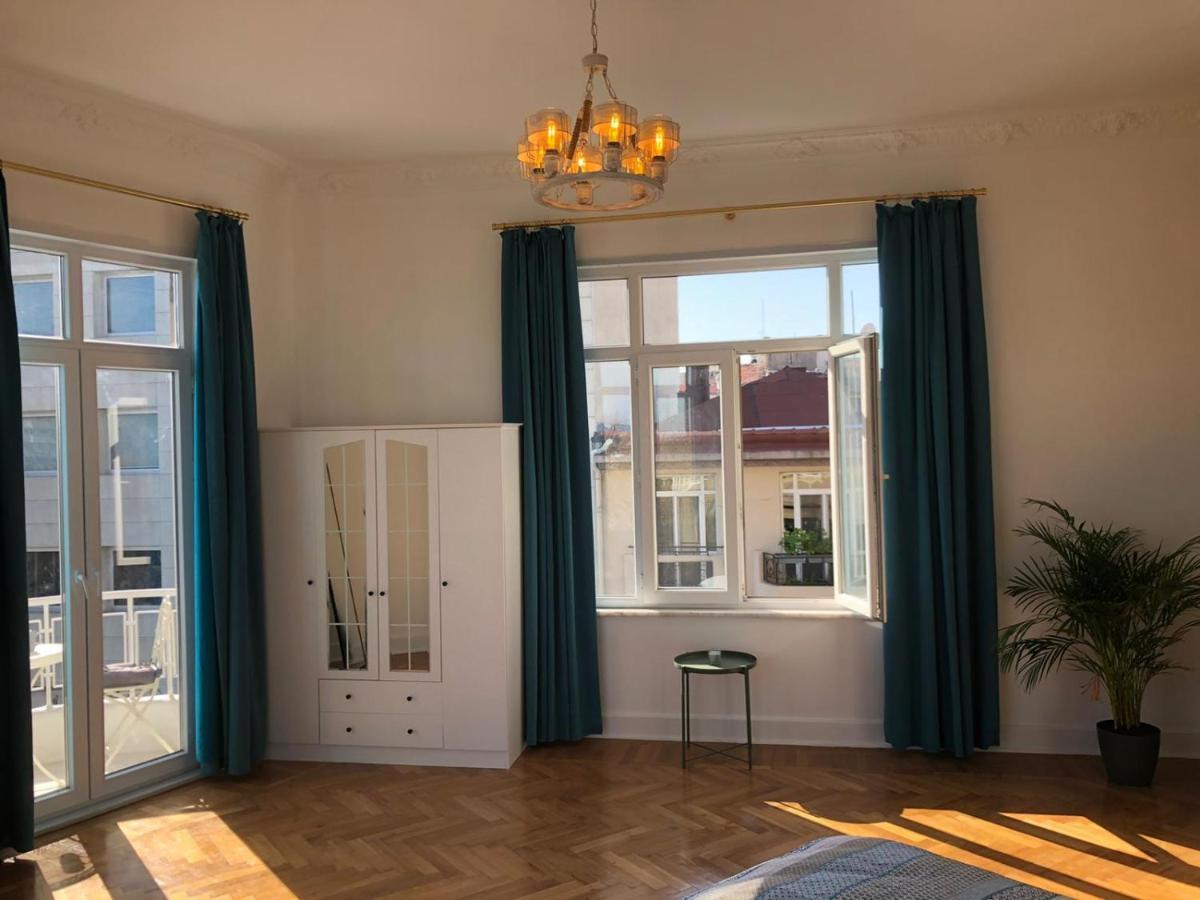 Apartment Great View Of Taksim Square, Luxury Furnished On Main Street Of Taksim, Partial Sea View *